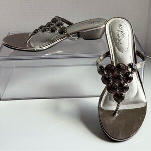 Dexflex Comfort Women's Silver Sandals Size 6.5